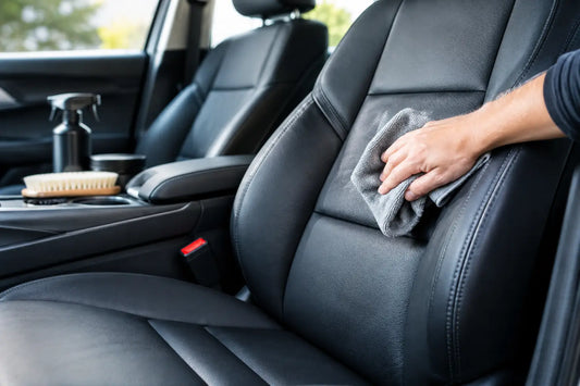 Lederpflege im Auto für frischen Innenraum